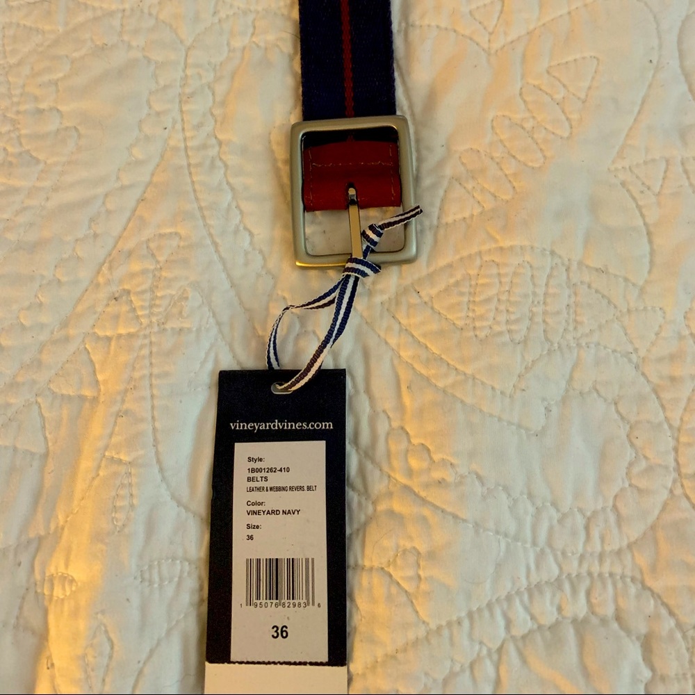 Navy and red vineyard vines men’s belt